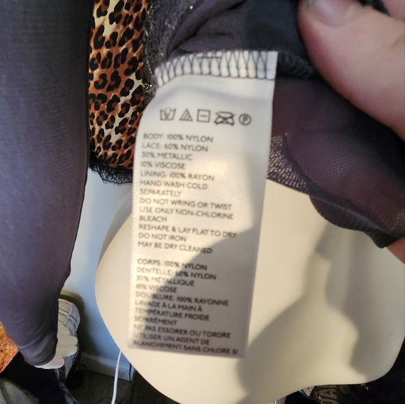 NWOT Kimchi Blue Black Lace Mesh Long Sleeve Crop Top - Y2K, Whimsygoth size M - Picture 3 of 5